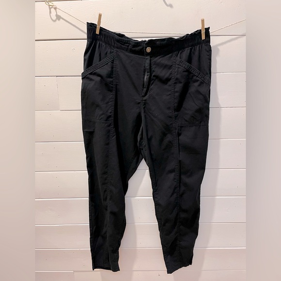 Old Navy Pants - 🖤 Old Navy chino-style pants – Size XL🖤